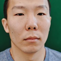 Retrato de banco de imagens usado como avatar ilustrativo